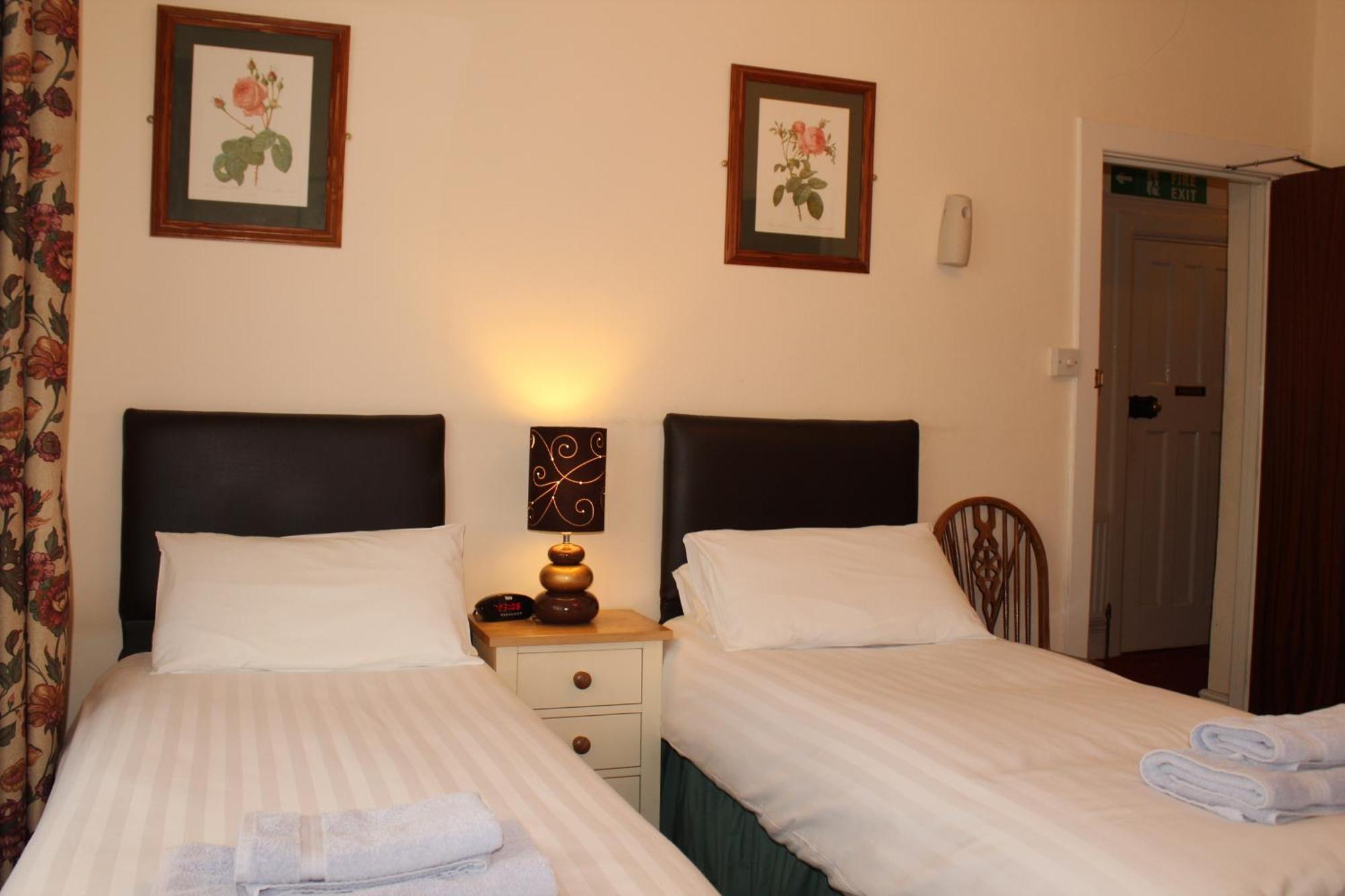 Lantern House Hotel CBG Екстериор снимка