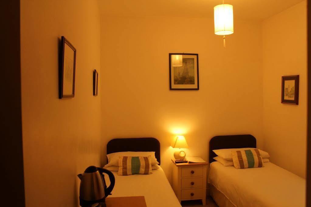 Lantern House Hotel CBG Екстериор снимка